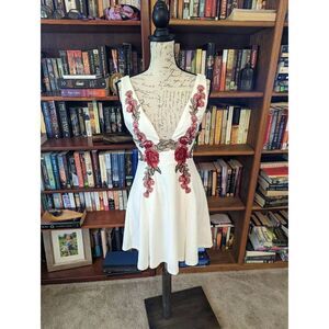 L'ATISTE white deep v mini skater dress with rose application across bust sz m n